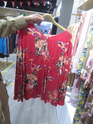 服裝商場實(shí)拍圖庫_全球服裝零售批發(fā)市場實(shí)拍_服裝展會實(shí)拍