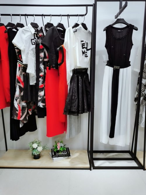 【廣州品牌折扣女裝當季新貨韓版洋氣碎花短袖裙裝尾貨批發(fā)】-